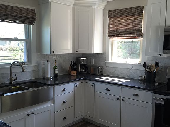 completely remodeled kitchen fully stocked