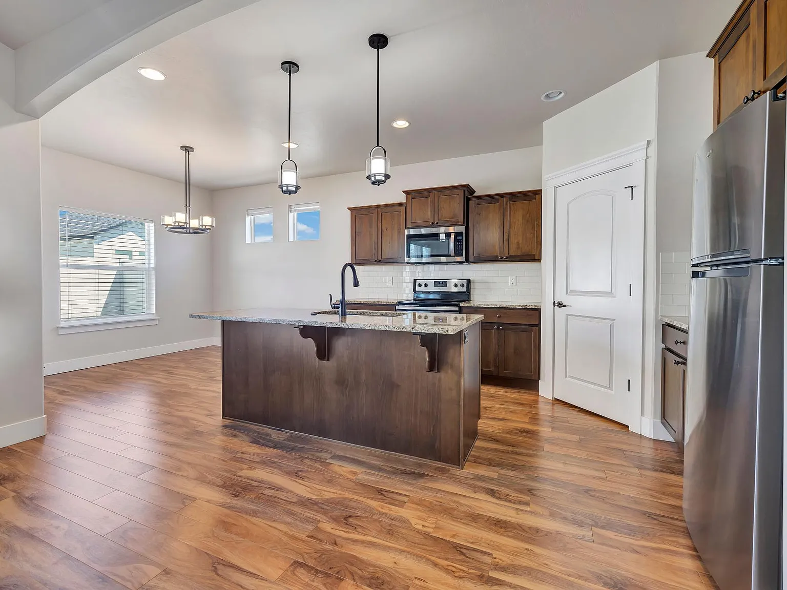 3 bed, 1500 sqft, $2,100 — Photo 3