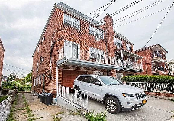 2nd image of 5188 Manilla St