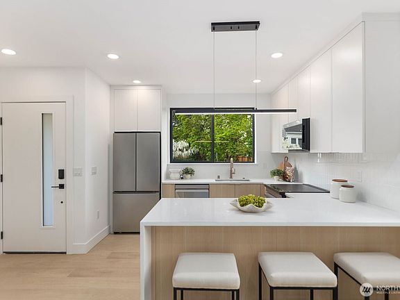 5th image of 9026 Corliss Avenue N