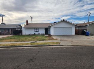 1124 Robin Ave, Hanford, CA 93230