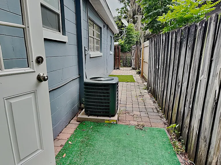 313 S Lawsona Blvd — Photo 20