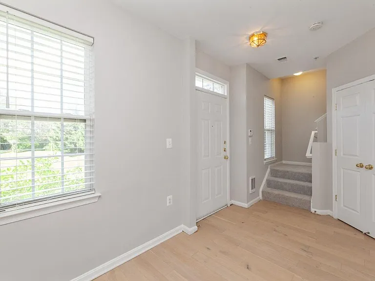 21807 Petworth Ct — Photo 4