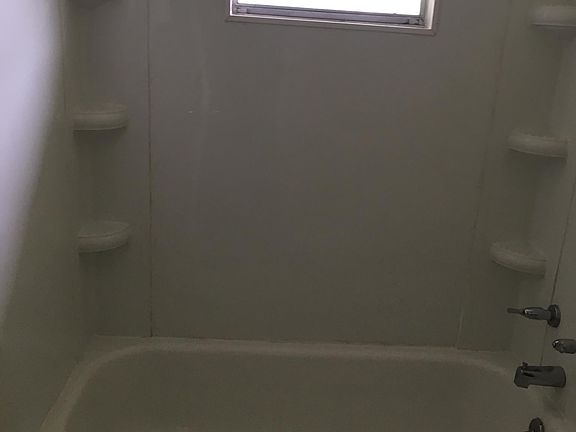 5th image of 112 Evergreen Ave
