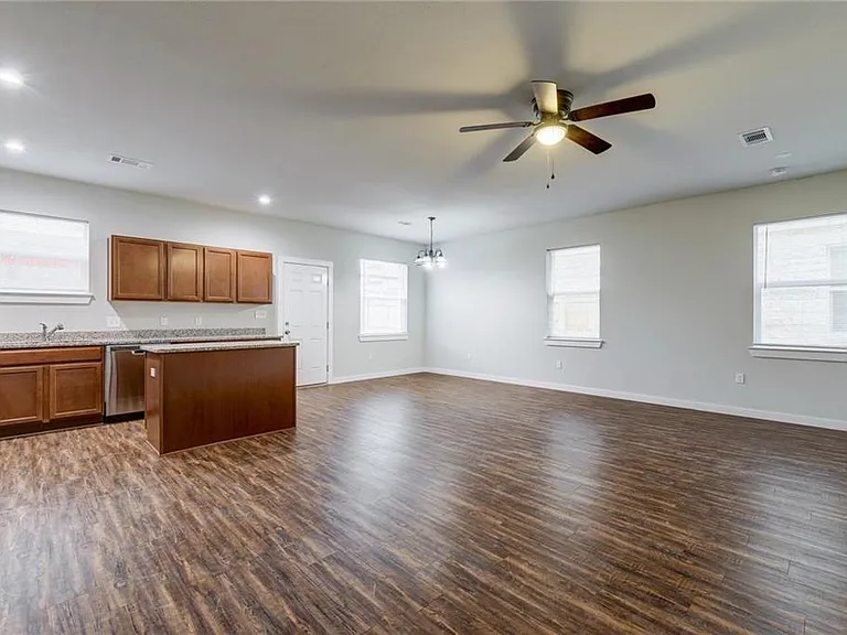 906 Quartz Ct #401 — Photo 3