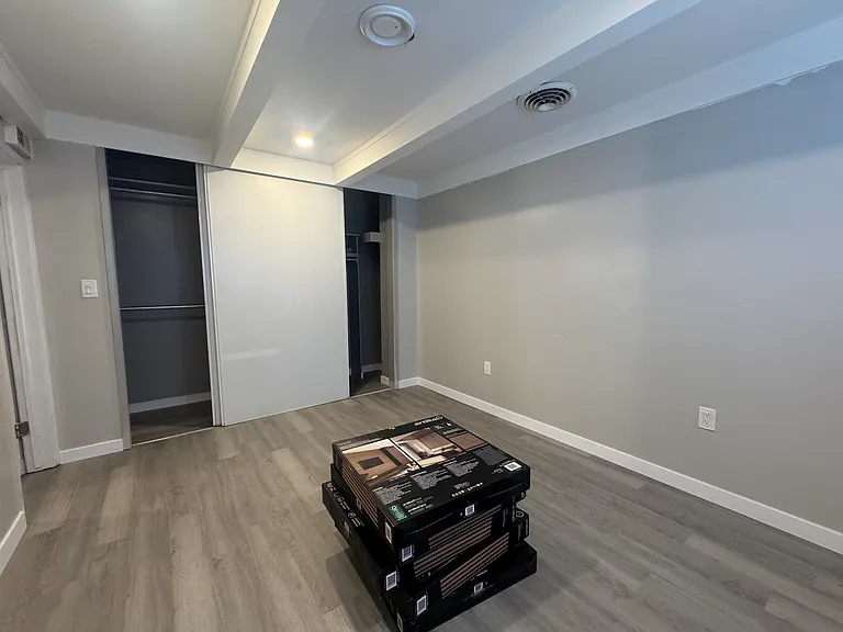 3819 Clairemont Dr — Photo 7