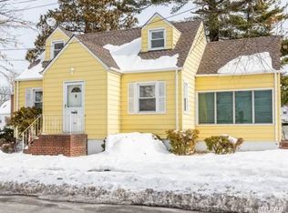 156 Goldenrod Ave, Franklin Square, NY 11010