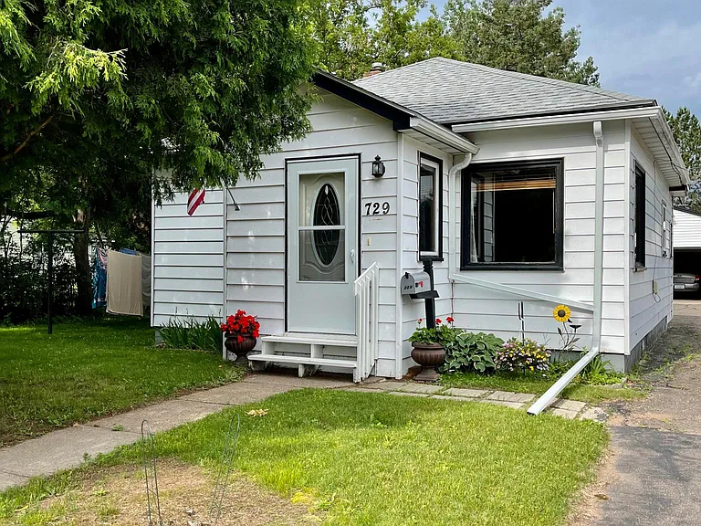 729 Laurel St — Photo 1
