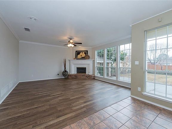 4th image of 3812 Berrybush Ln