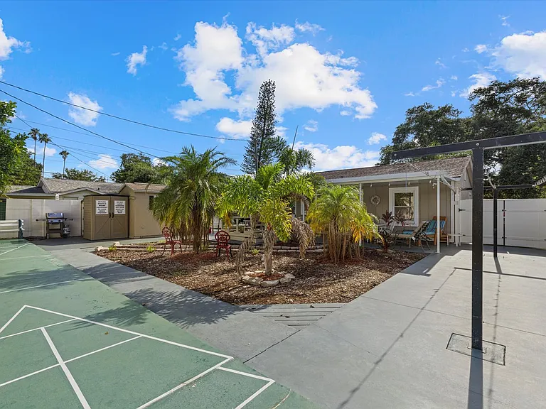 1220 Rhodes Ave — Photo 2
