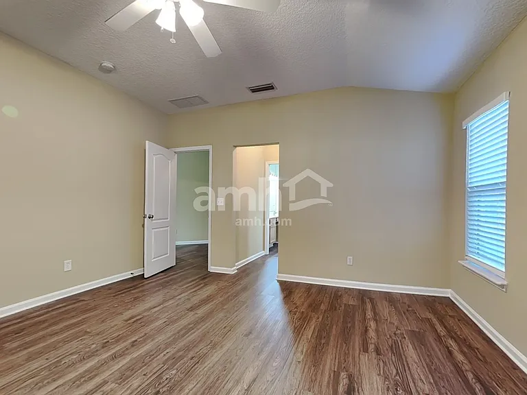9426 Staplehurst Dr S — Photo 12