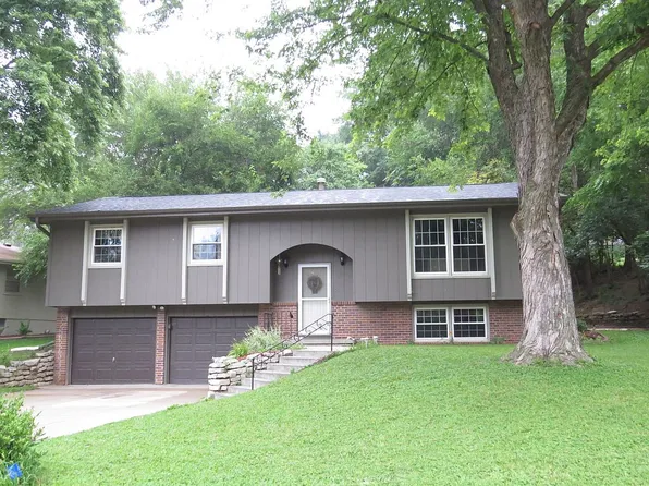 1016 Normandy Dr, Bellevue, NE 68005