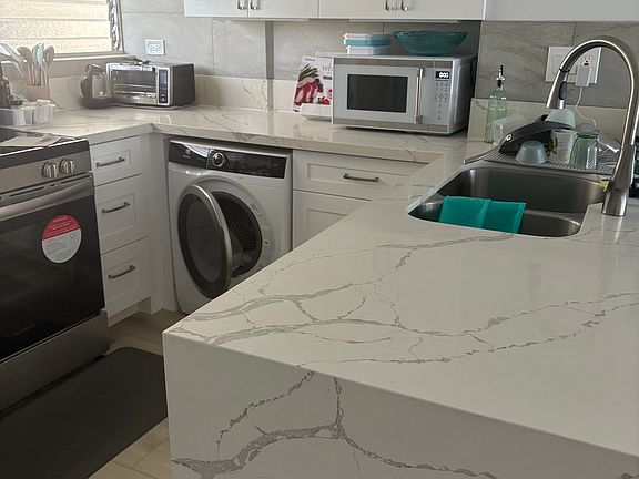 4th image of 2421 Ala Wai Blvd APT 1105