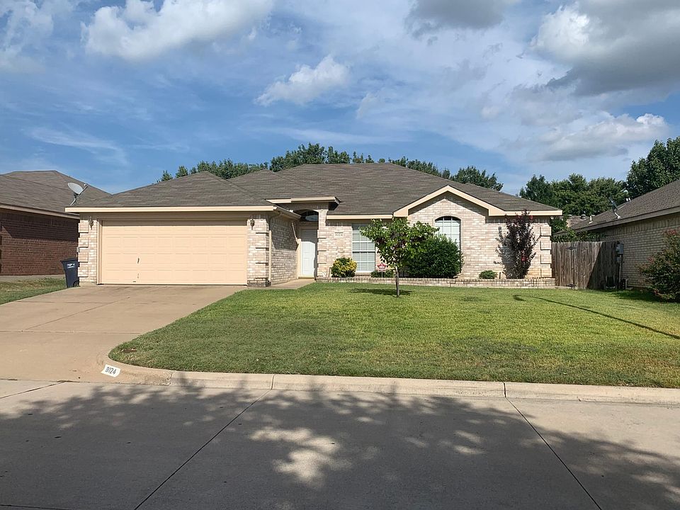 8124 Berkshire Dr, Fort Worth, TX 76137 | Zillow