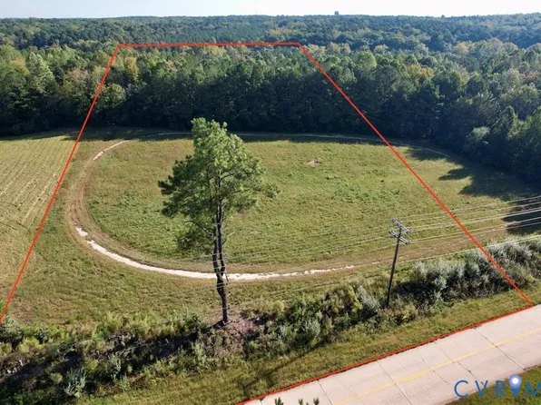 1059 W Entrance Rd, Blackstone, VA 23824