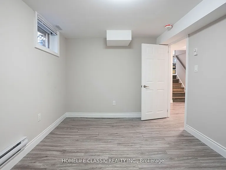 100 Chaucer Cres — Photo 13