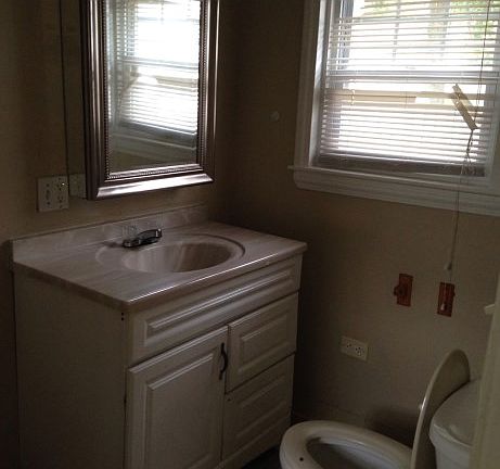5th image of 7819 Rosewood Ave
