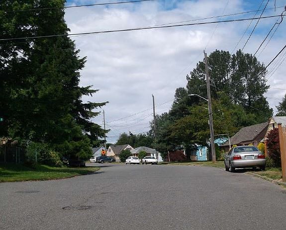 2nd image of 6918 S 120th Pl