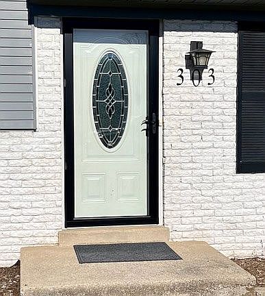 2nd image of 303 E Tiverton Way
