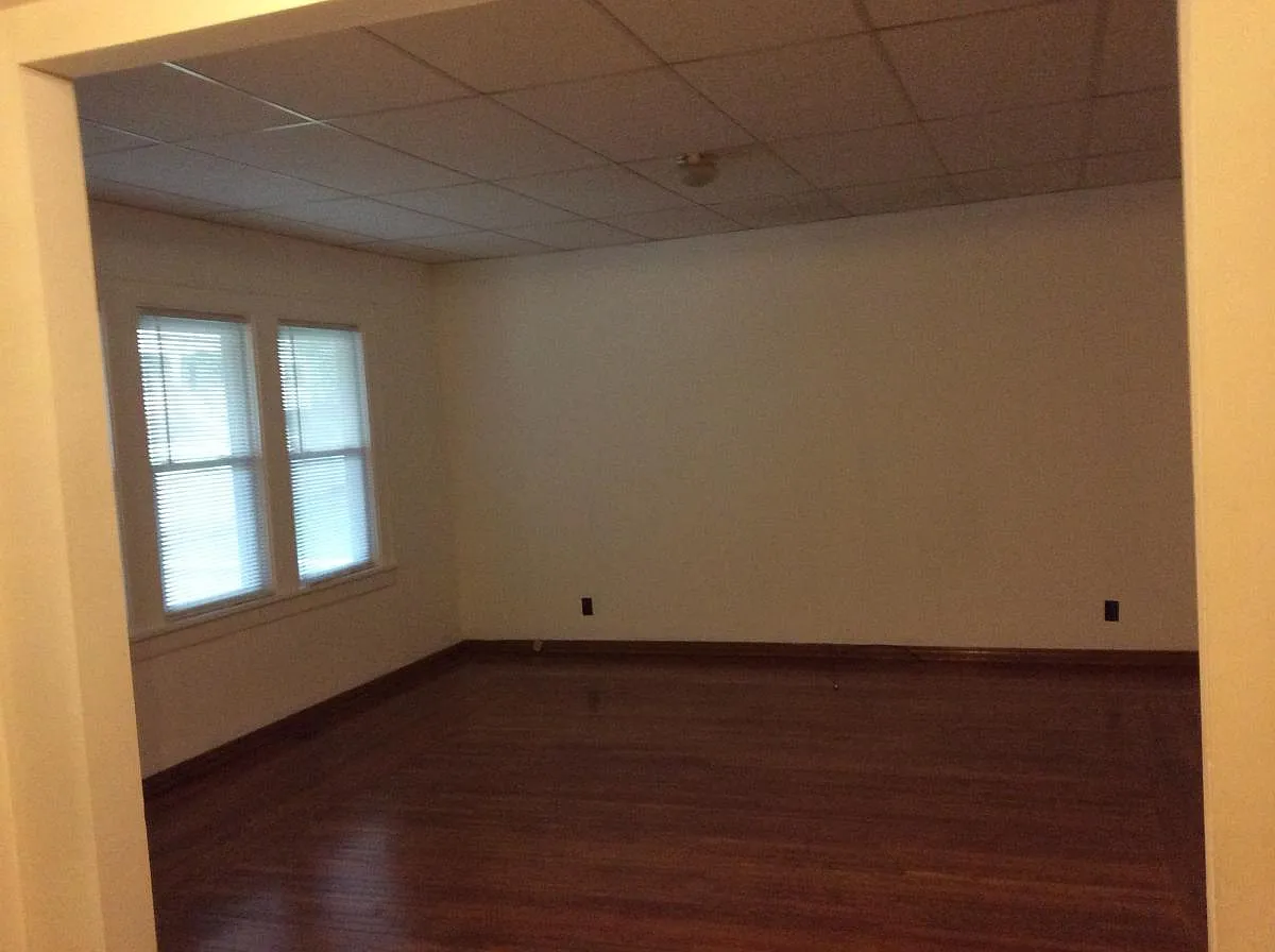 Living room - 512 Miles Ave #1
