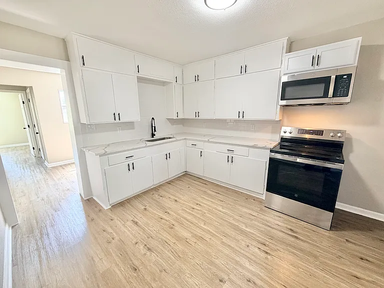 318 Uvalde St — Photo 19