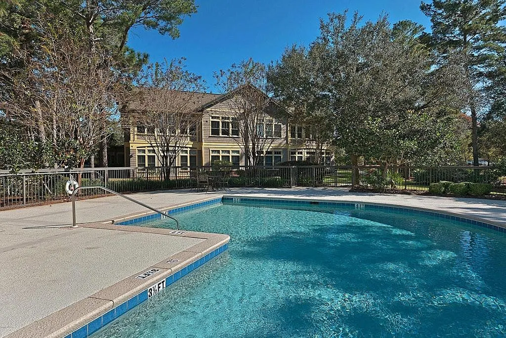 3 bed, 2018 sqft, $3,000 — Photo 3