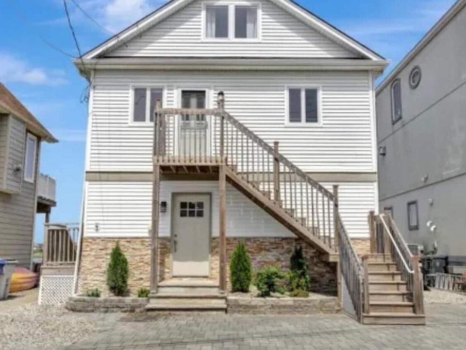 1st image of 18 Harborside Dr E