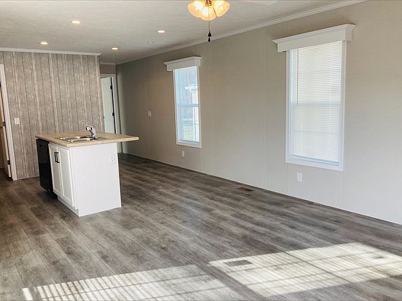 5th image of 1543 Featherwood #403