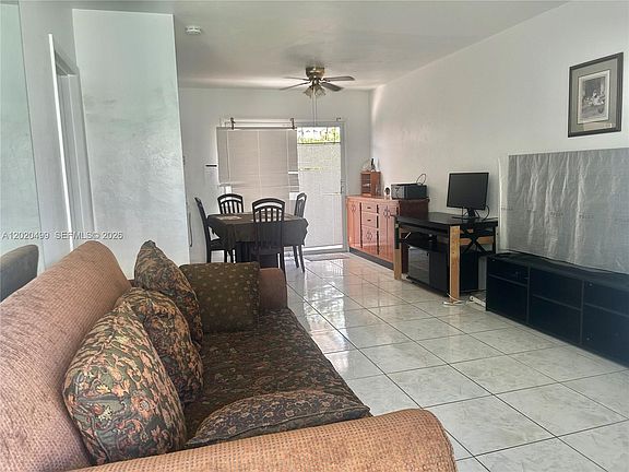 3rd image of 2222 Taylor St APT 11