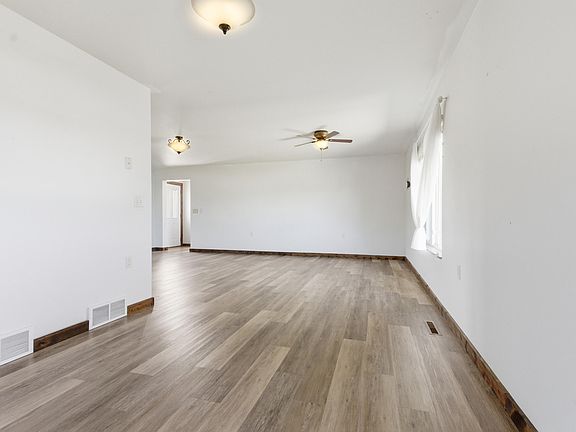 2nd image of 1006 28th Ave NE