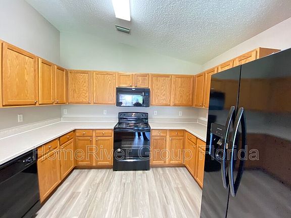 4th image of 1378 Summit Oaks Dr W