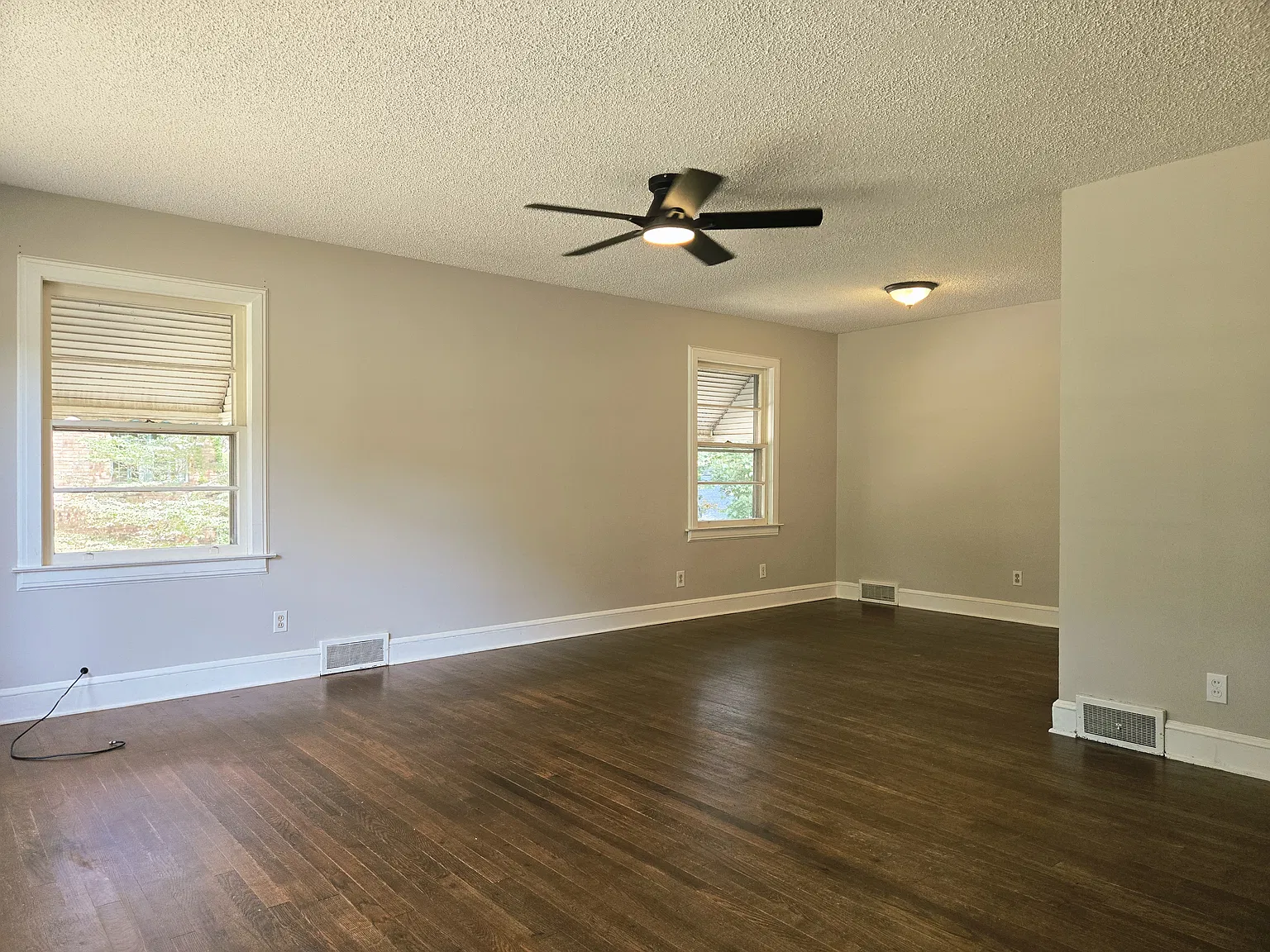 3 bed, 1.5 bath, 1104 sqft, $1,875 — Photo 2