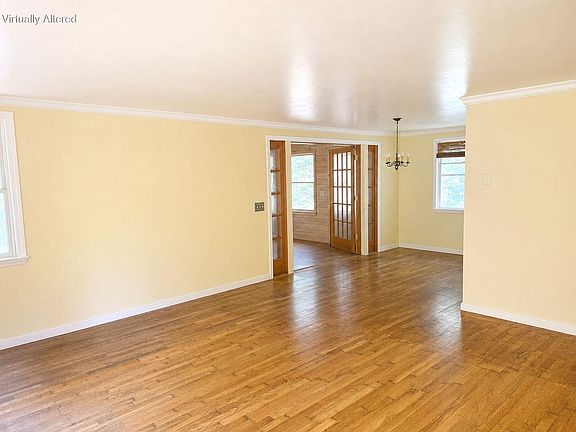3rd image of 11 Bayberry Lane