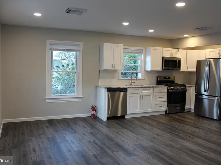 34 Delsea Dr S #B — Photo 5