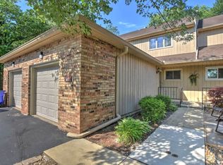 2622 S Forrest Green Dr, Decatur, IL 62521