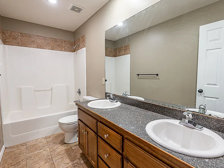 1332 S Lexington Ave — Photo 32