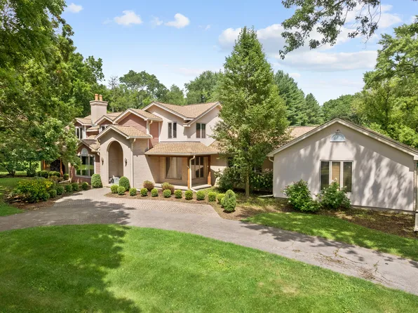 5 Woodcreek Rd, Barrington Hills, IL 60010