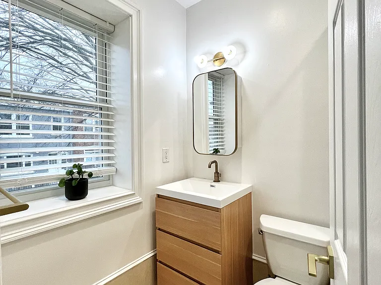 Room 1 bathroom