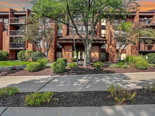 585 Coeur De Royale Dr APT 104, Saint Louis, MO 63141