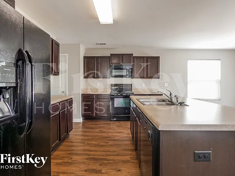 4778 Woodford Cir — Photo 9