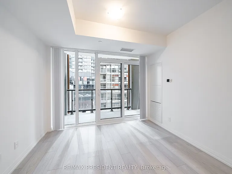 400 King St W #610 — Photo 18