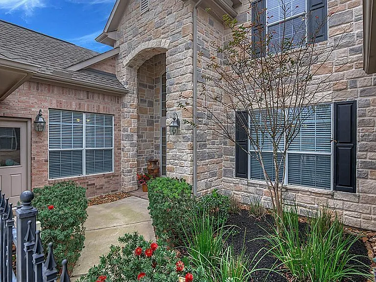 9422 Cheslyn Ct — Photo 2