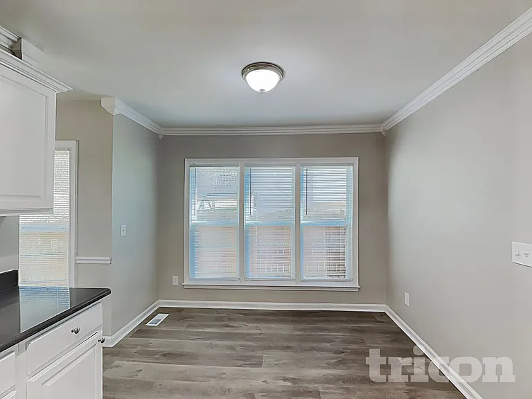 905 Amersham Ln — Photo 6