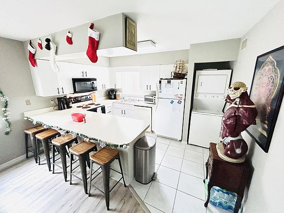 3rd image of 228 SE Village Dr #228