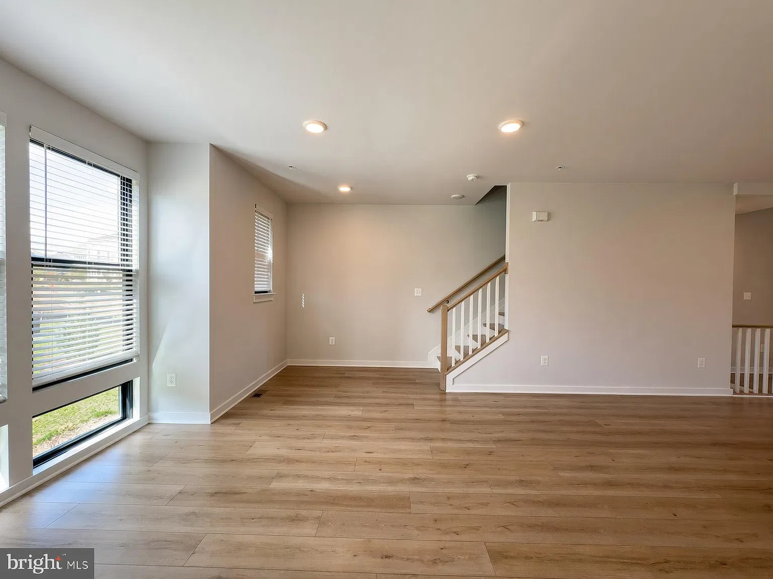 3 bed, 4.0 bath, 1624 sqft, $3,700 — Photo 4