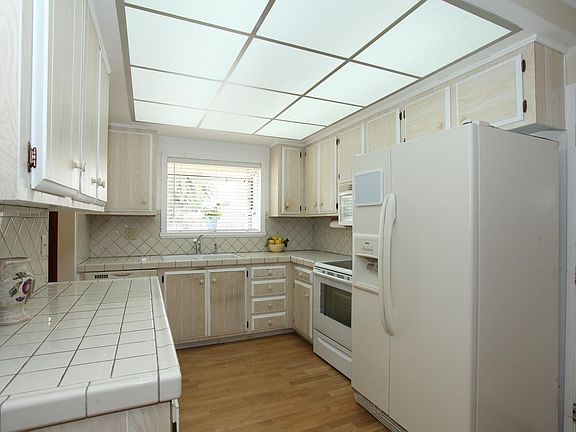 2nd image of 1075 Keldon Dr