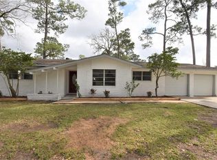 1910 Pine Grove Dr, Dickinson, TX 77539