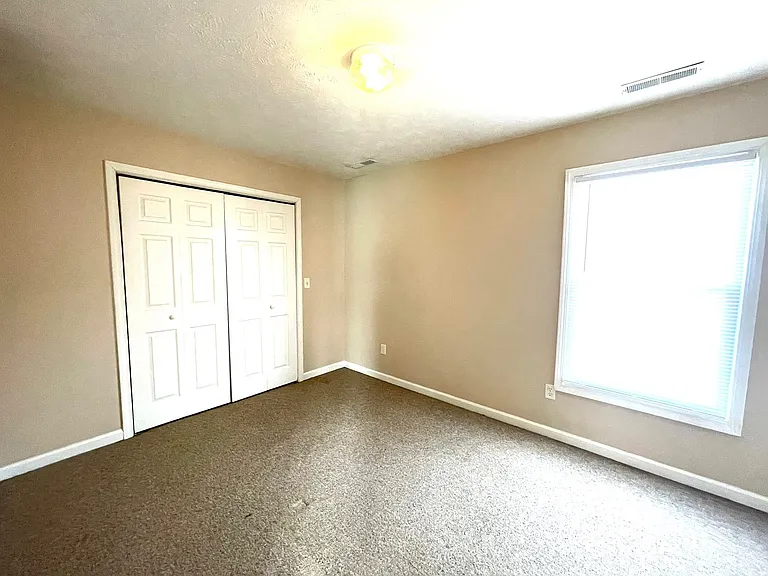 1005 E Carter St — Photo 8