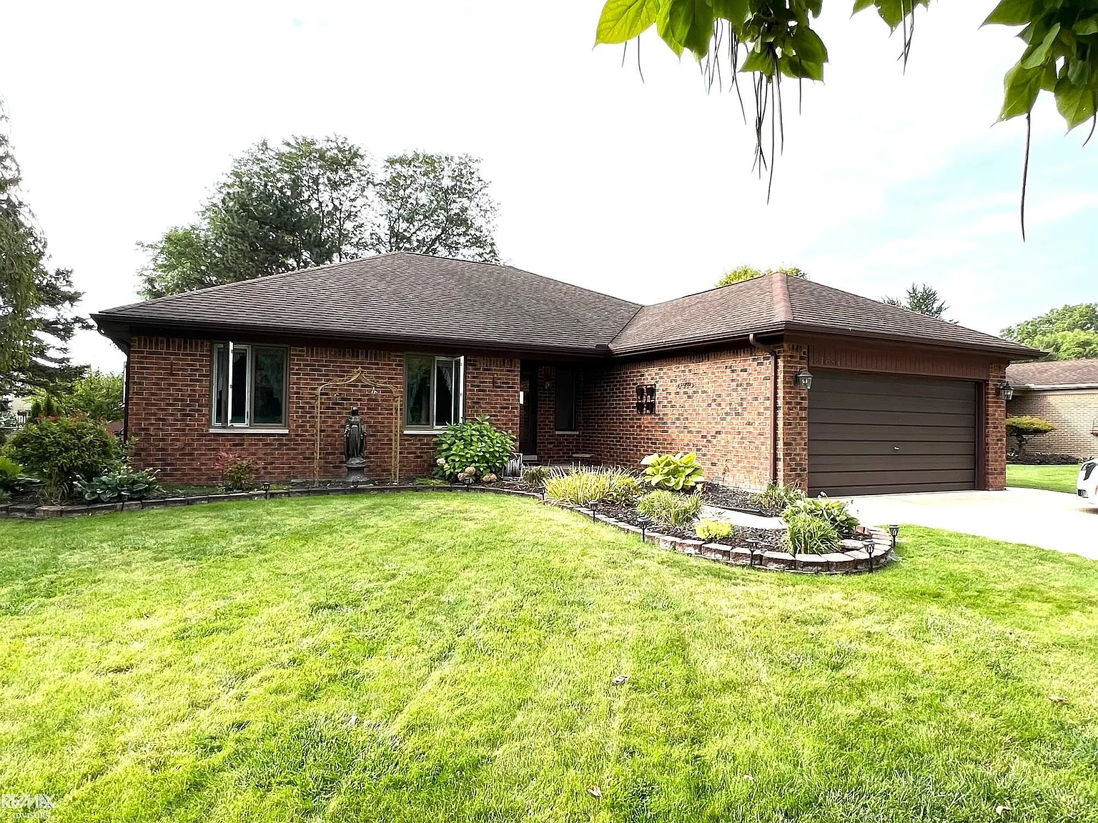 31684 Twin Oaks Dr photo 1