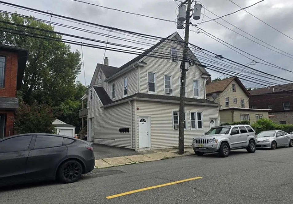 121 Washington Ave #1
